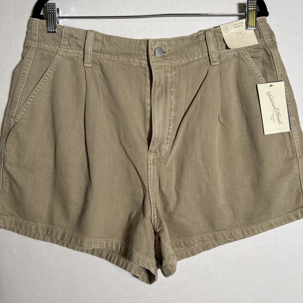 NWT Universal Thread Womens High Rise Pleated Khaki Denim Shorts Size 12 Tan
